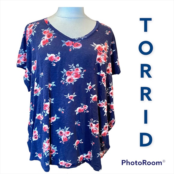 torrid Tops - 5 TORRID CLASSIC FIT POCKET TEE - HERITAGE SLUB FLORAL NAVY